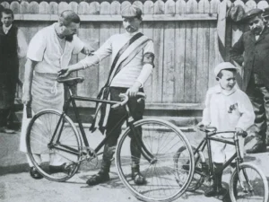 ผู้ชนะของรายการ Tour de France 1903 คนแรก คือ Maurice Garin
